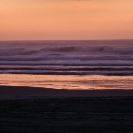 #40 At The Beach Waitarere 外观 照片