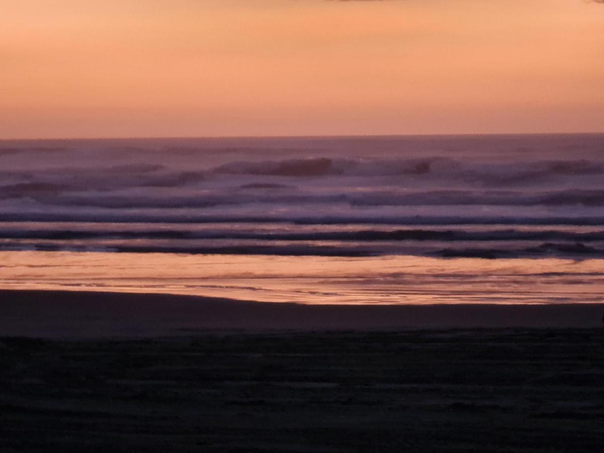 #40 At The Beach Waitarere 外观 照片